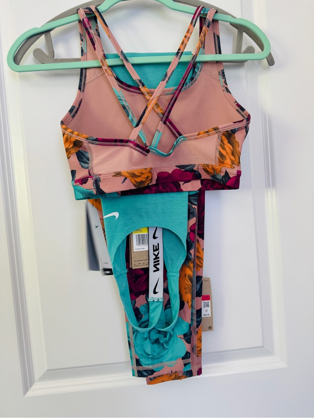 Nike Women’s Floral 3 piece set NWT - Picture 2 of 11